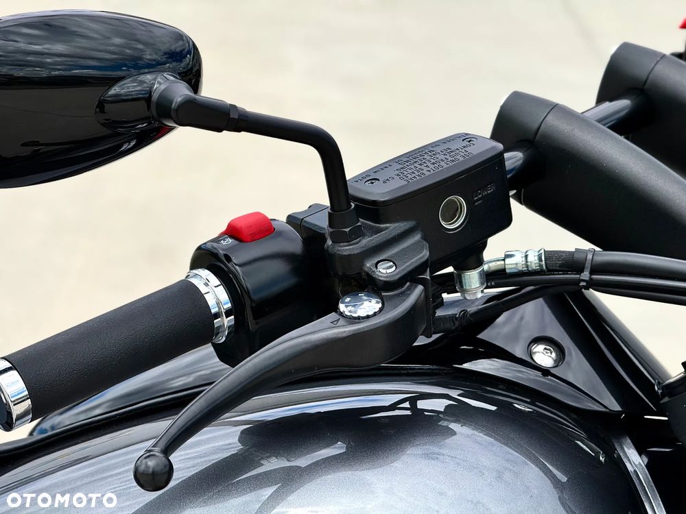 Suzuki Boulevard - 36