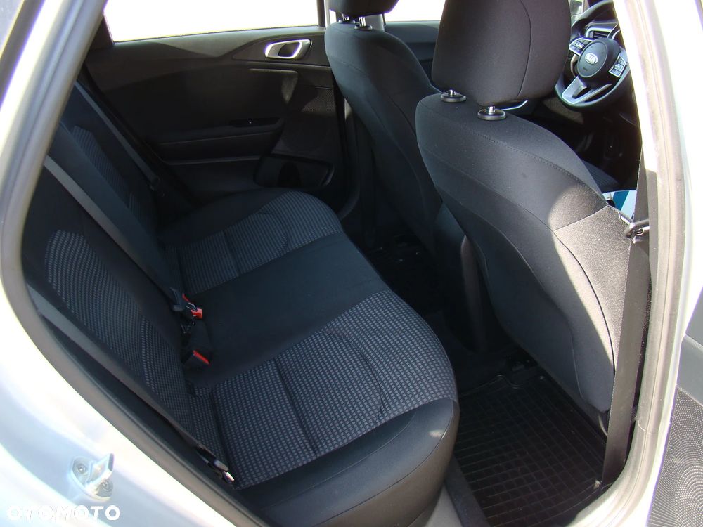 Kia Ceed 1.6 CRDi SCR M - 10