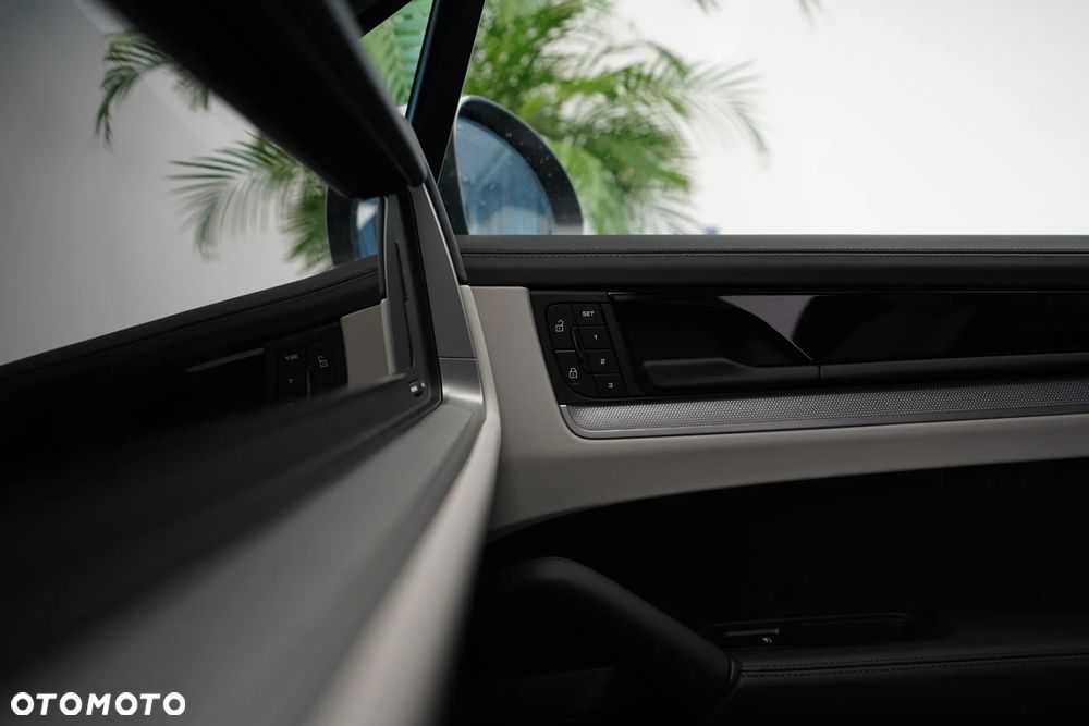 Porsche Cayenne - 19