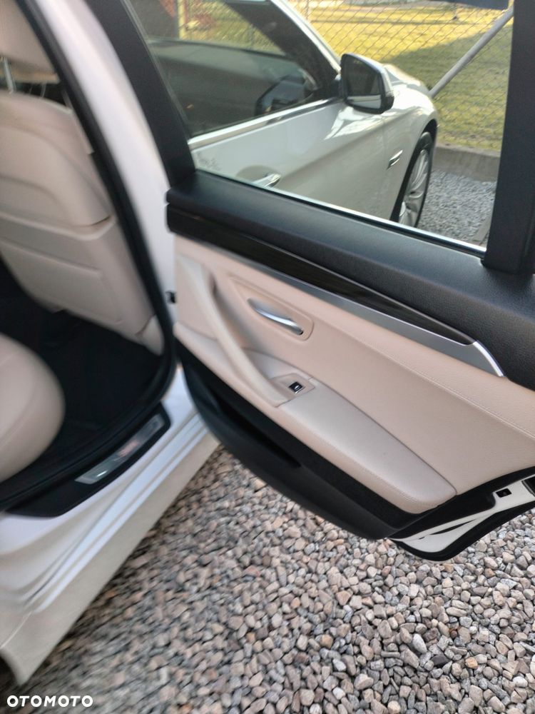 BMW Seria 5 520d xDrive - 27