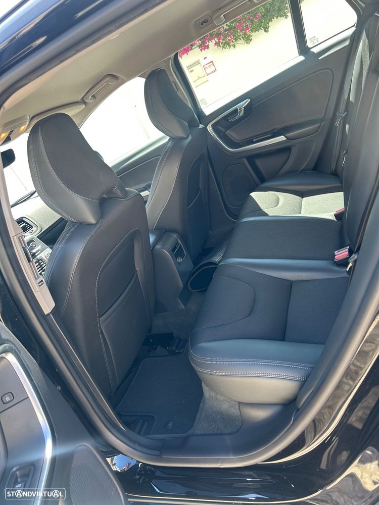 Volvo V60 2.0 D2 Momentum - 6