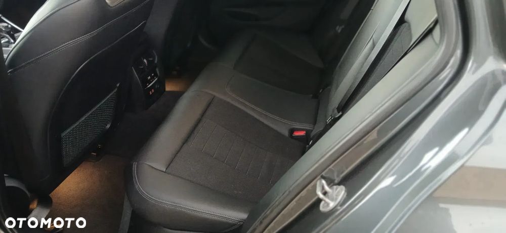 BMW Seria 3 318d Sport Line - 26