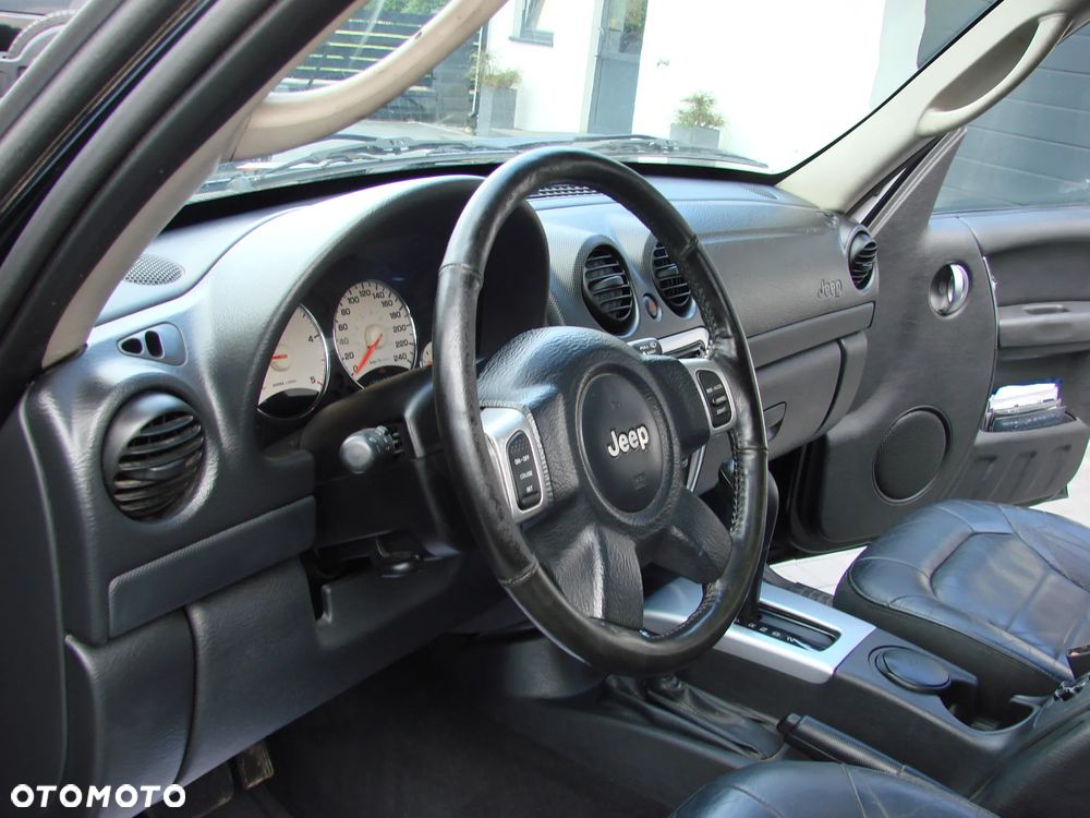 Jeep Cherokee 2.8 CRD Exclusive - 16