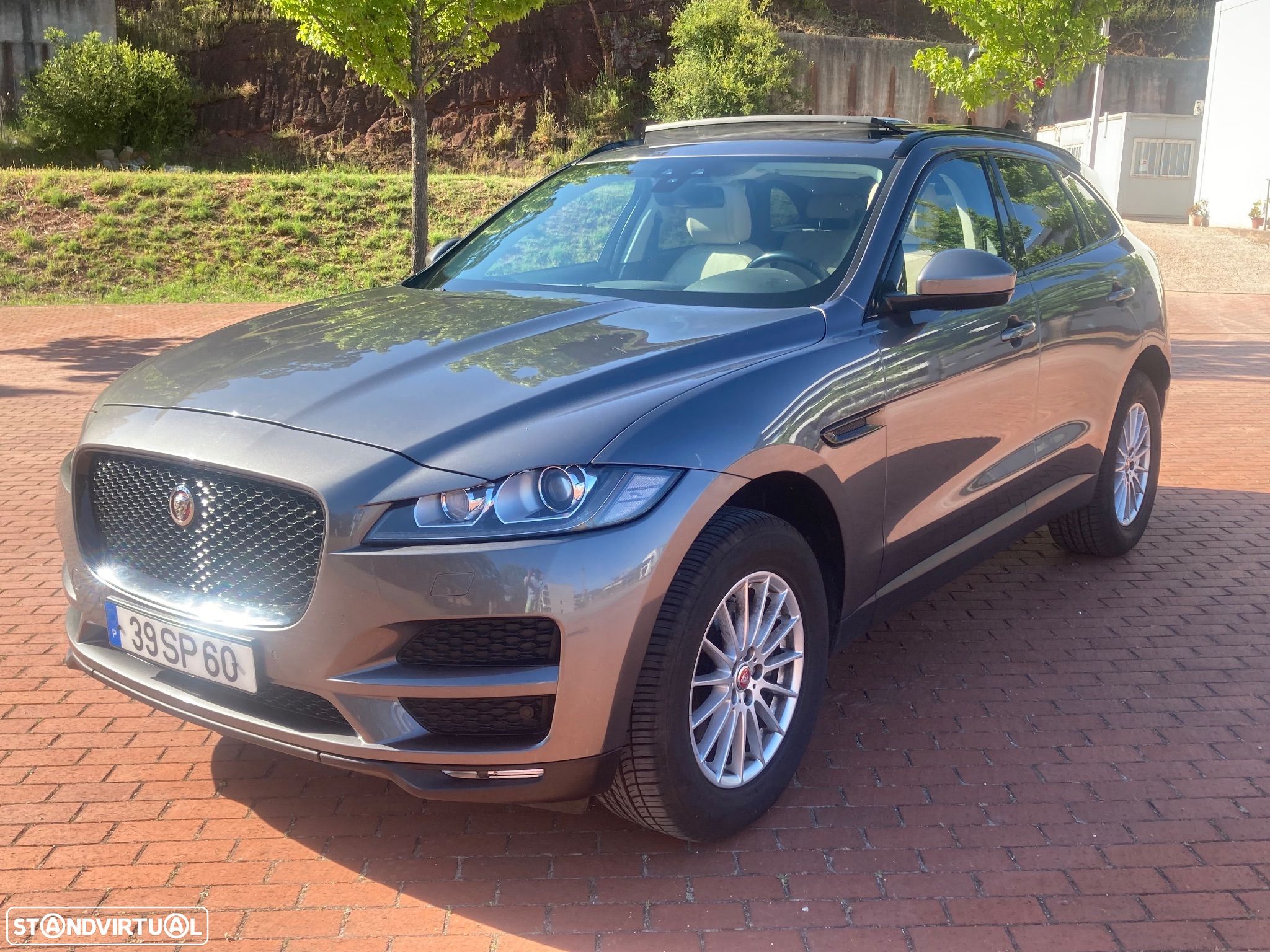 Jaguar F-Pace 2.0 i4D Portfolio AWD Aut. - 1