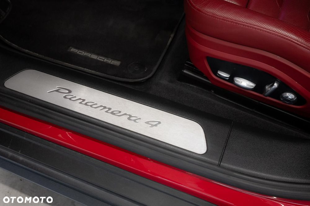 Porsche Panamera 4 E-Hybrid - 34