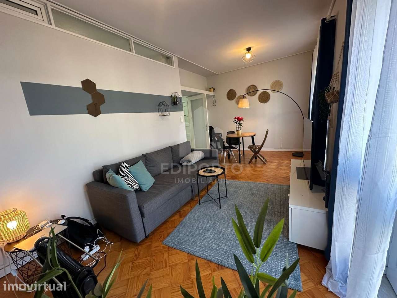 Apartamento T2 mobilado junto ao metro do Jardim do Morro Disponível 1 - Grande imagem: 3/13