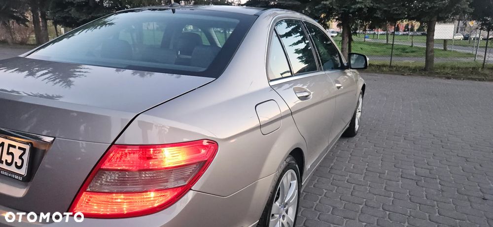 Mercedes-Benz Klasa C ver-180-blueefficiency-7g--tronic-avantgarde - 17