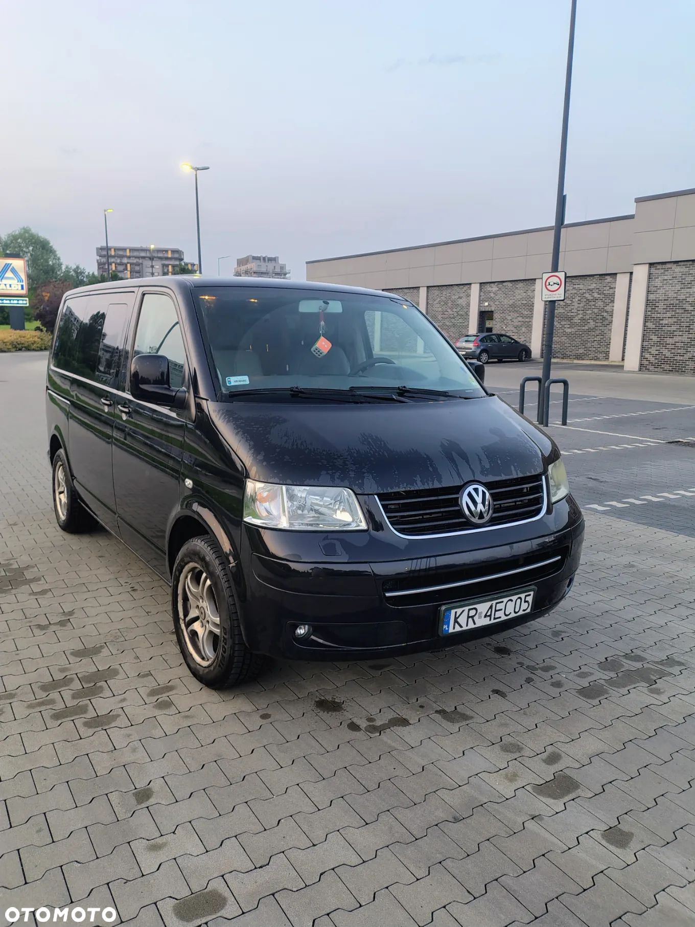 Volkswagen Caravelle - 1