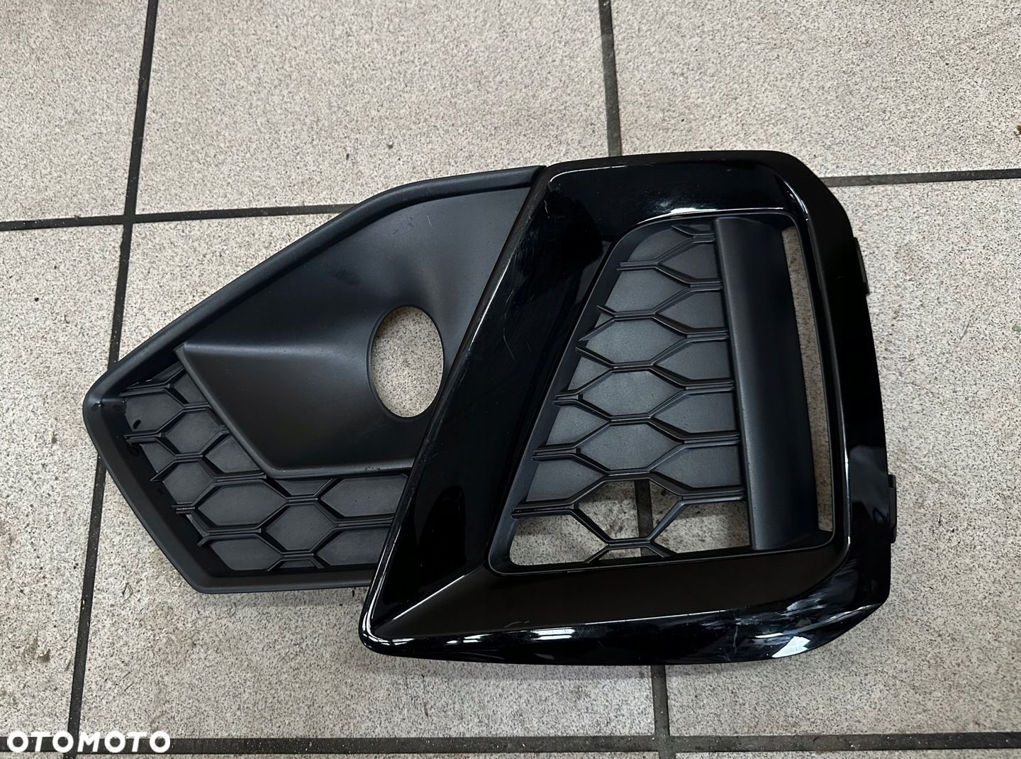 KRATKA ZDERZAKA AUDI A4 B9 LIFT 8W0807682AM - 1