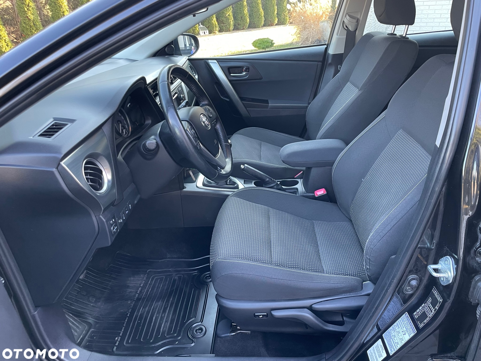Toyota Auris 1.6 Premium - 31