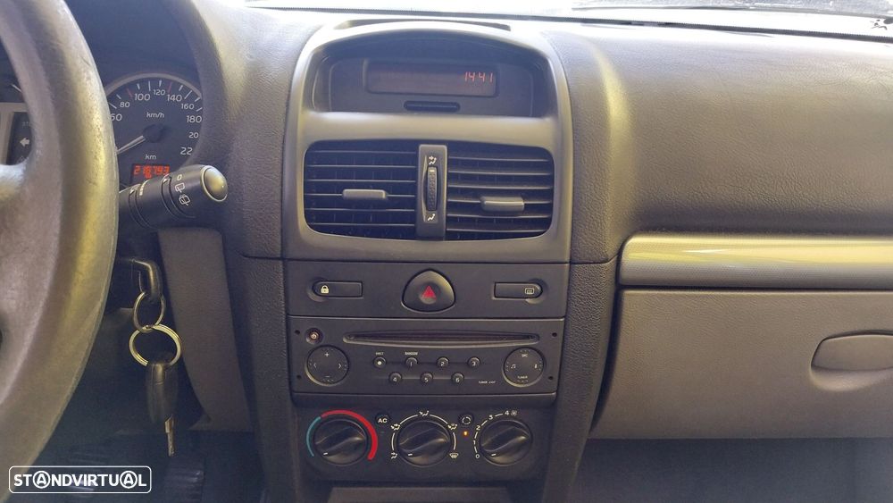 Renault Clio 1.2 16V Privilège - 11