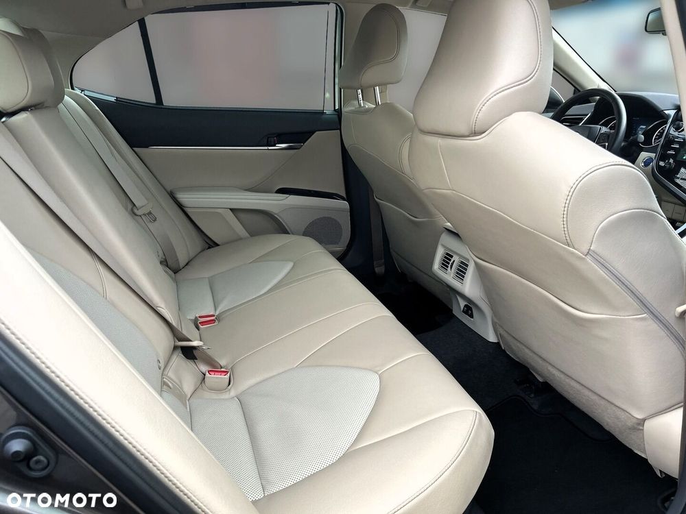 Toyota Camry 2.5 Hybrid Executive CVT - 17