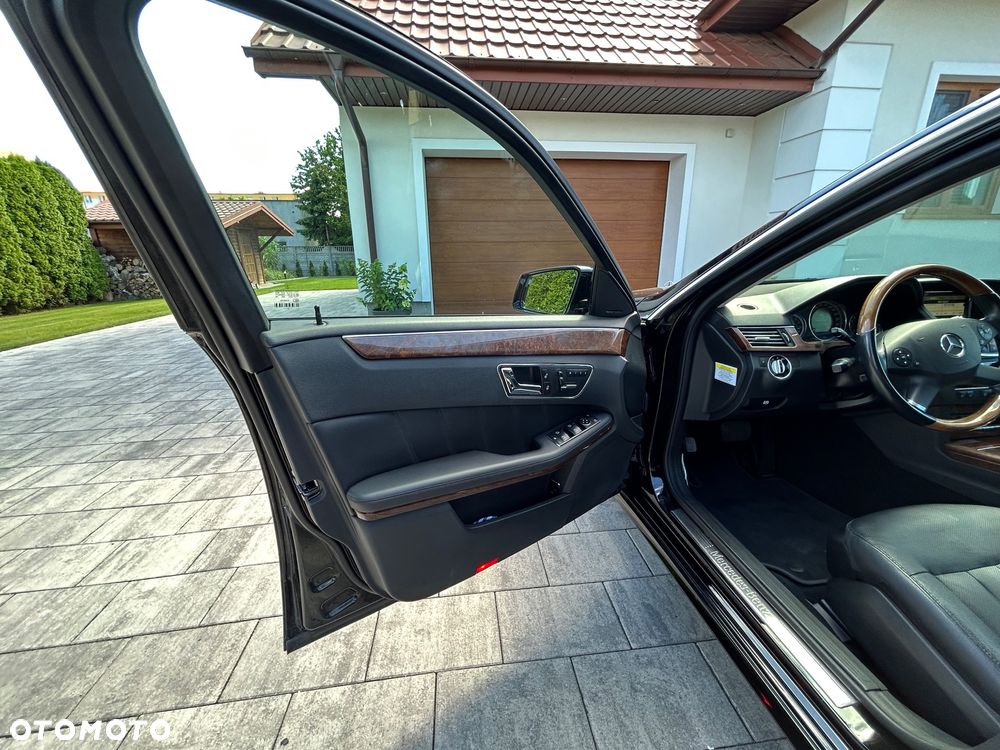 Mercedes-Benz Klasa E 500 4Matic 7G-TRONIC Elegance - 4