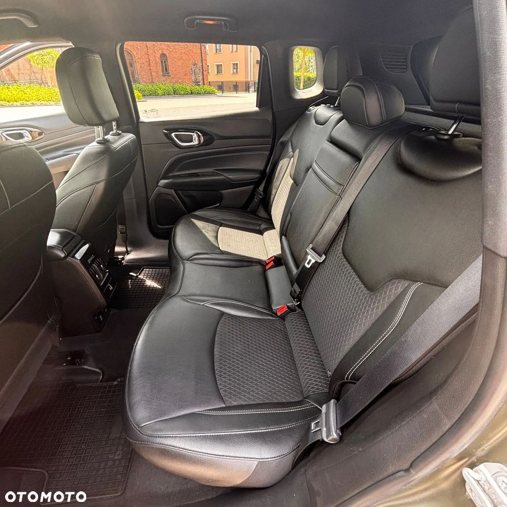 Jeep Compass - 23
