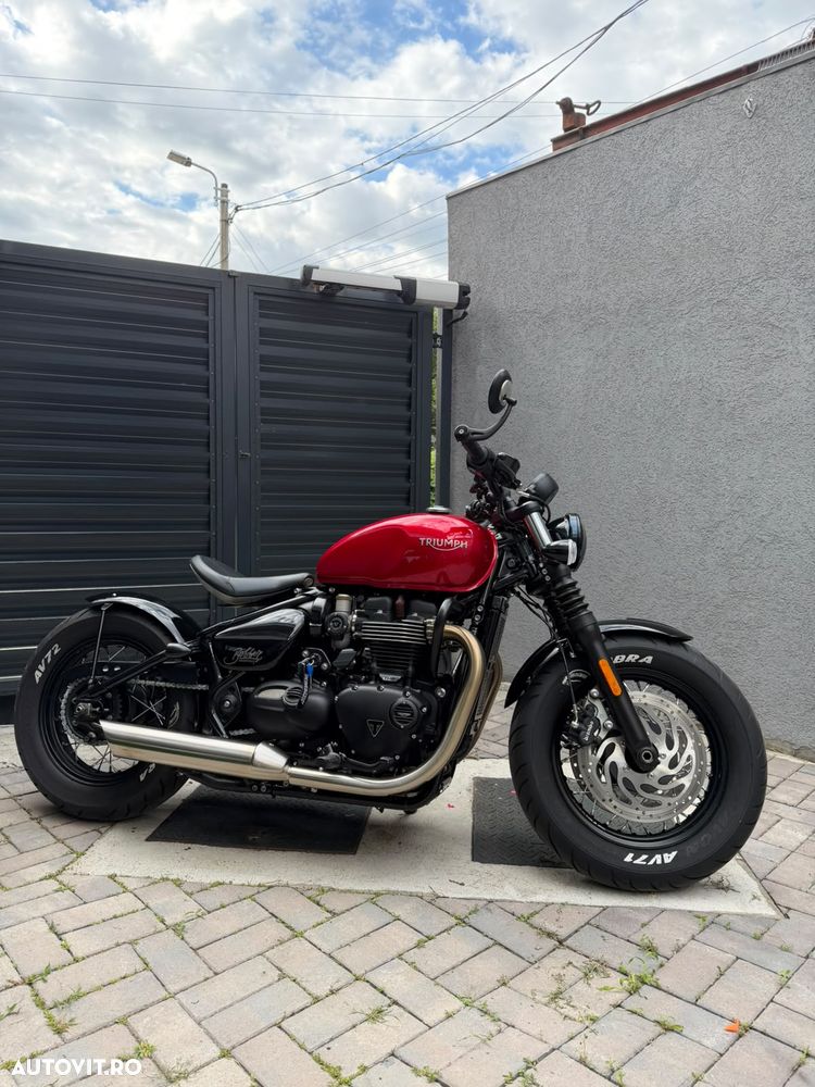Triumph Bonneville Bobber - 2