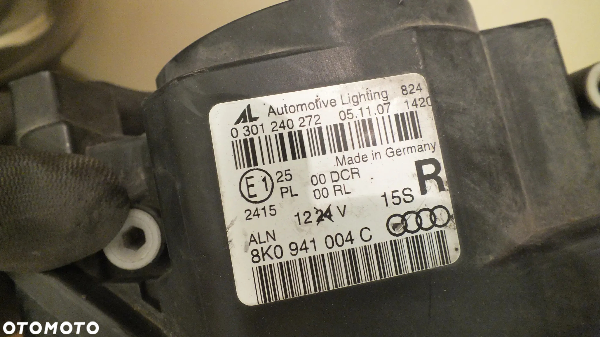 Xenon prawy Audi A4 8K0941003C - 2