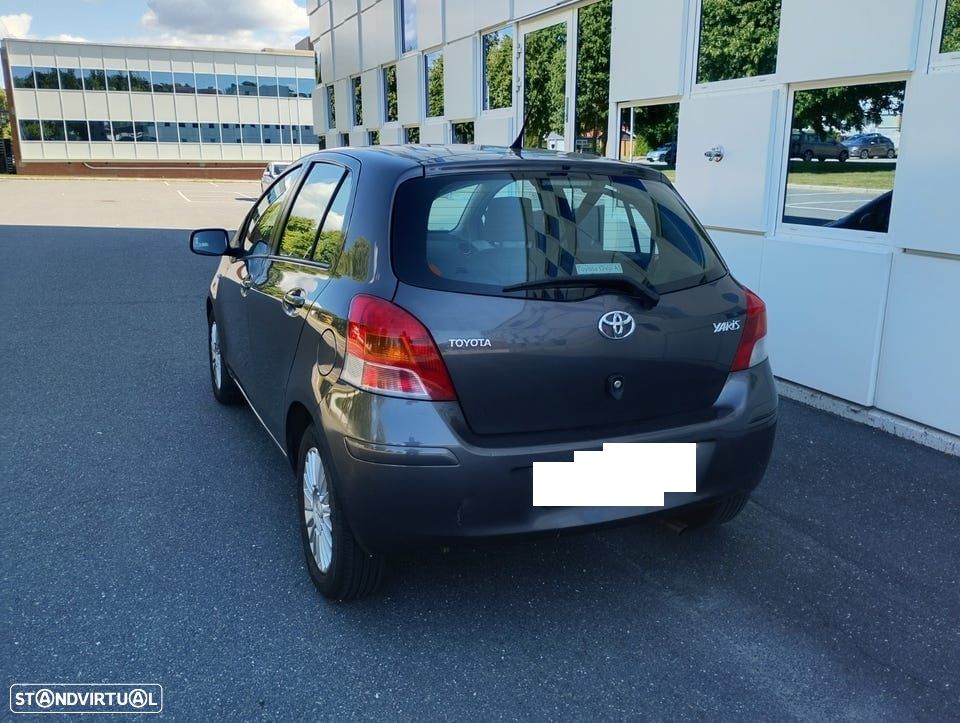 Toyota Yaris 1.33 VVT-i High Pack+NAVI MM - 1