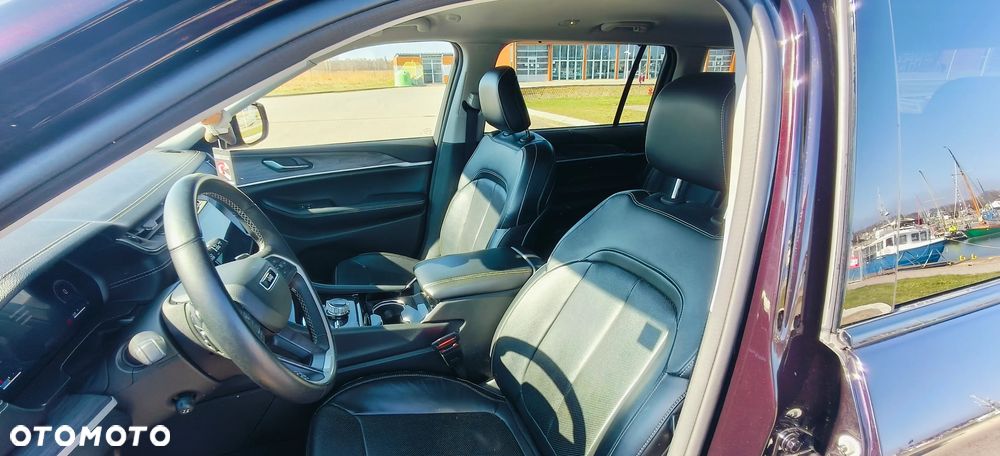 Jeep Grand Cherokee - 32