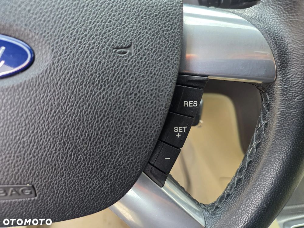 Ford Focus 2.0 16V Titanium - 18