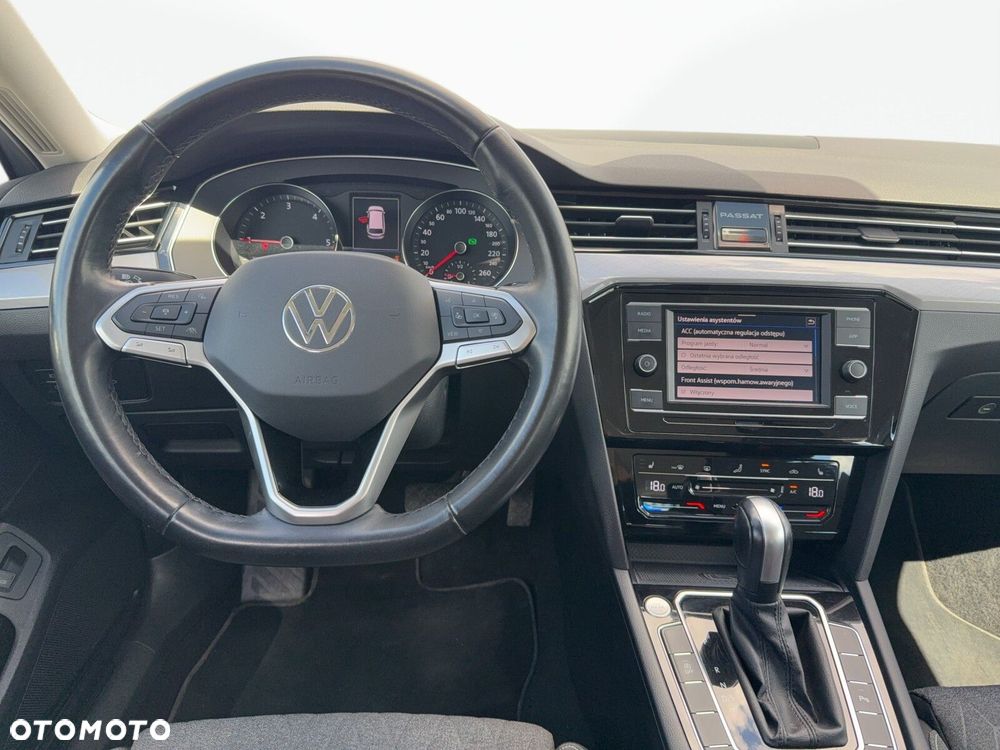 Volkswagen Passat - 12