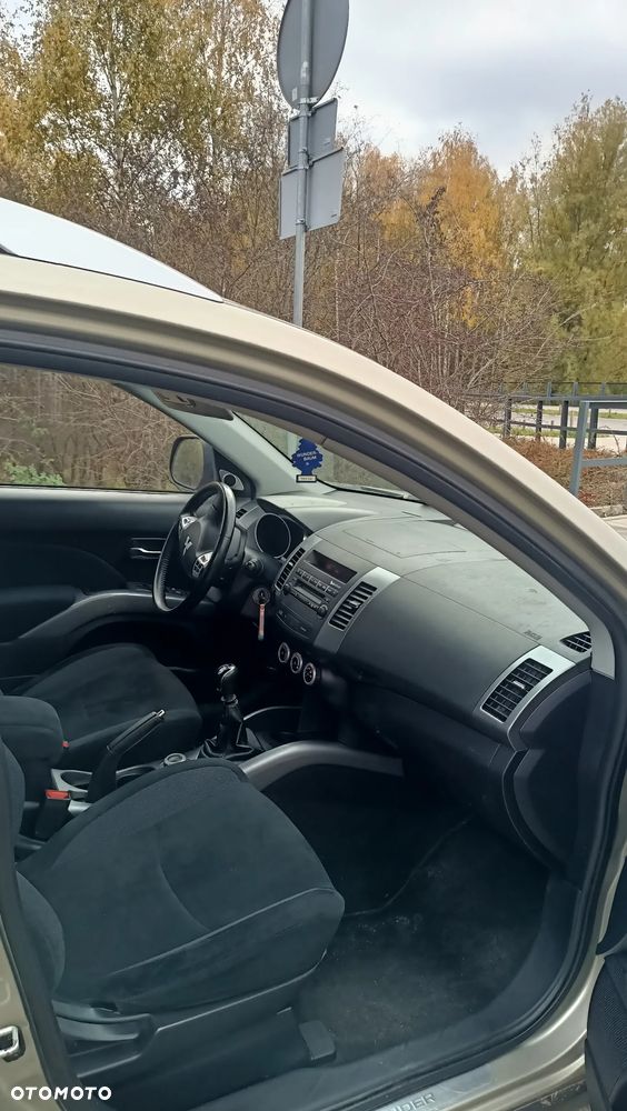 Mitsubishi Outlander 2.0 DI-D 4WD Intense - 10