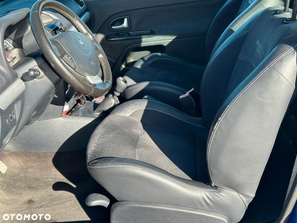 Renault Clio 2.0 16V Sport - 24