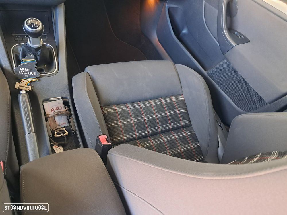 VW Golf 2.0 GTi - 7
