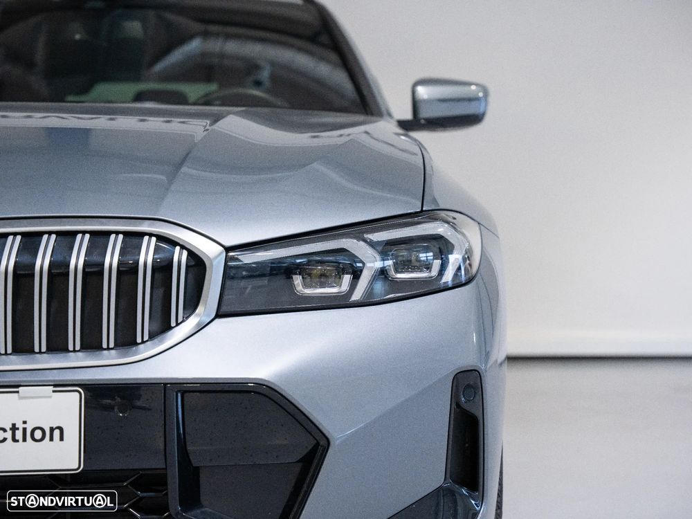 BMW 320 d Touring Pack Desportivo M Auto - 31