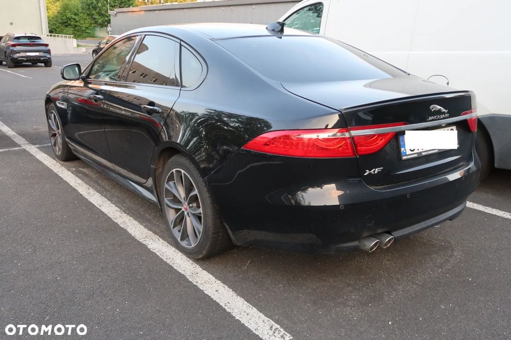 Jaguar XF 2.0 i4D R-Sport - 4