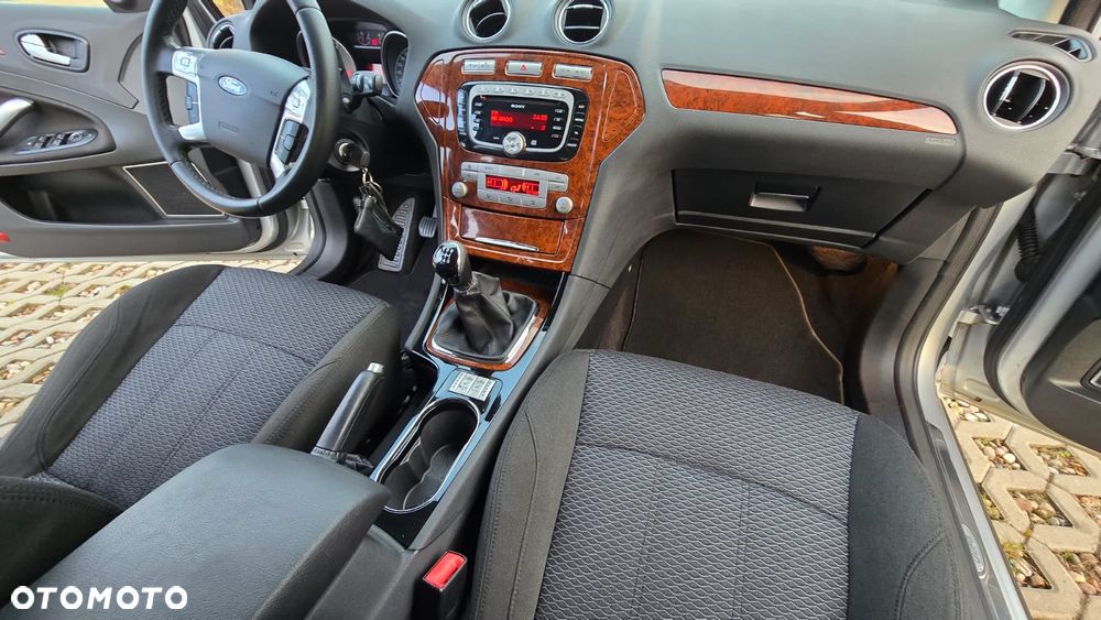 Ford Mondeo 2.0 Ghia X100 / X - 19