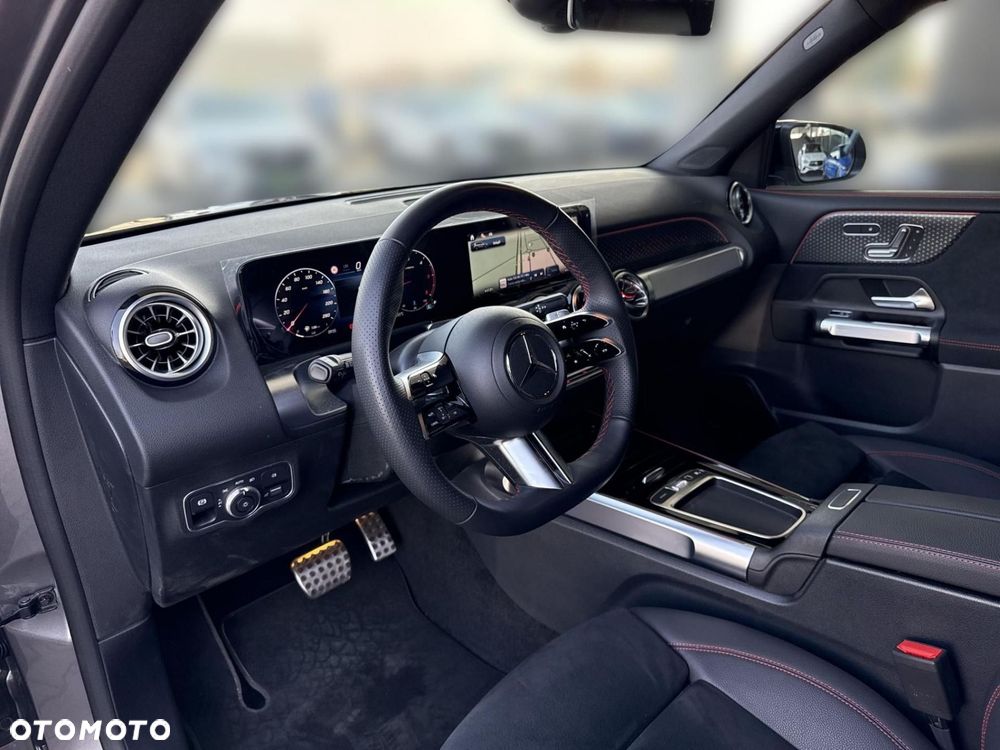 Mercedes-Benz GLB - 11