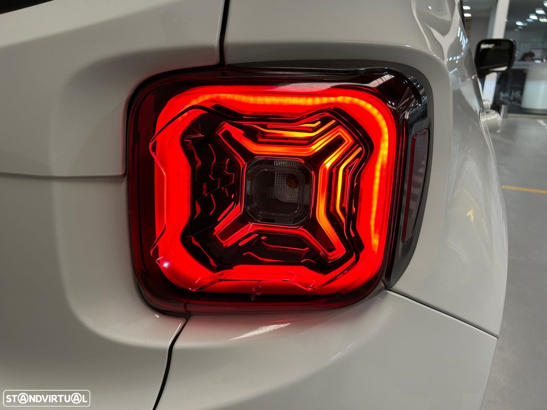Jeep Renegade 1.0 T Limited - 10