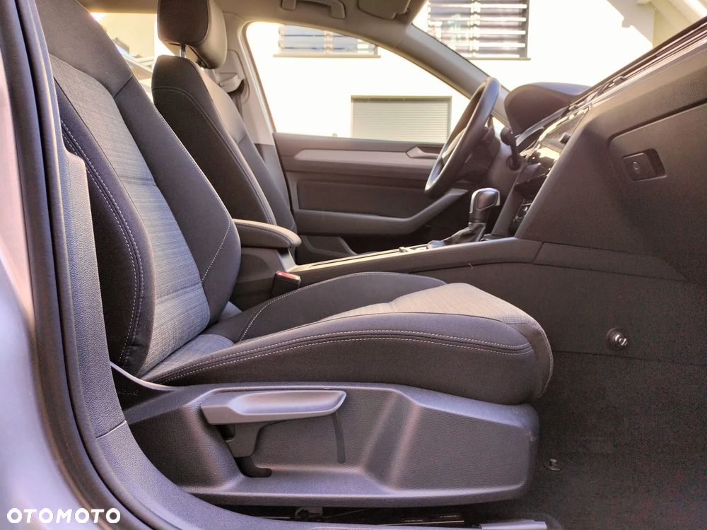 Volkswagen Passat 2.0 TDI SCR DSG - 17
