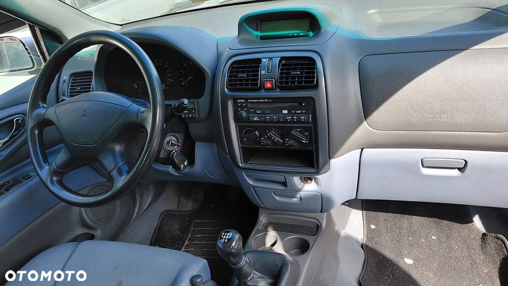 Części- Posiadamy na sprzedaż części z pojazdu:  Mitsubishi Space Star Rok 2001 Pojemność 1584 Moc 72 kw Benzyna - 4