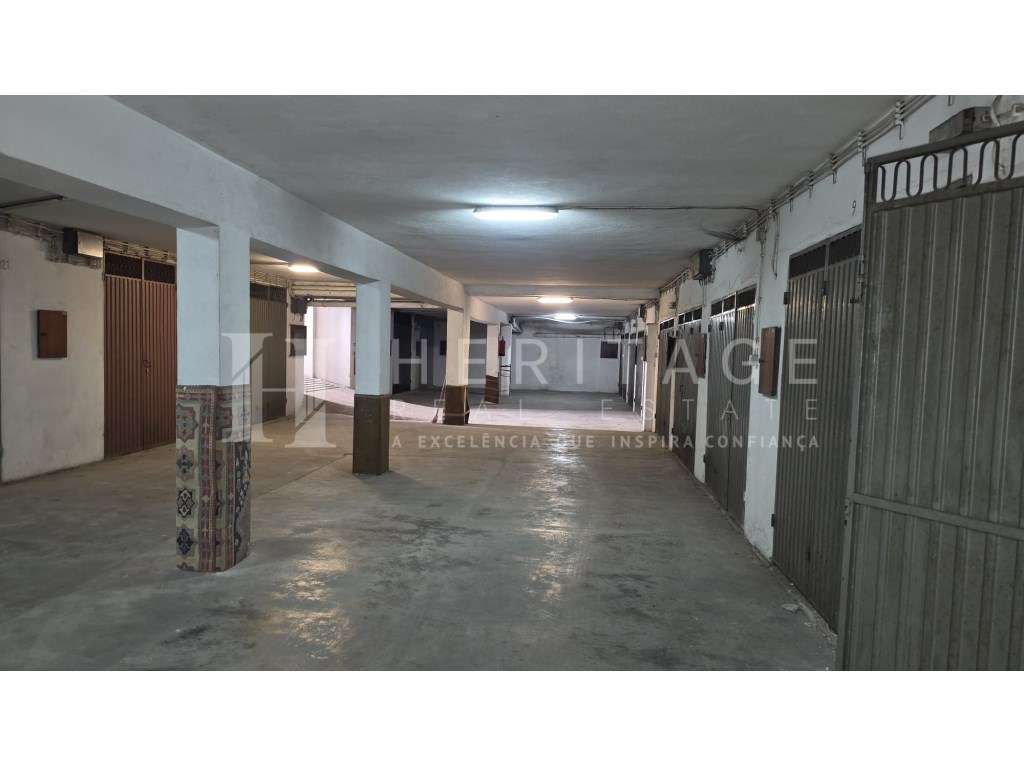 Garagem Box de 18 m² à Venda no Barreiro | Excelente Localização e ... - Grande imagem: 4/11