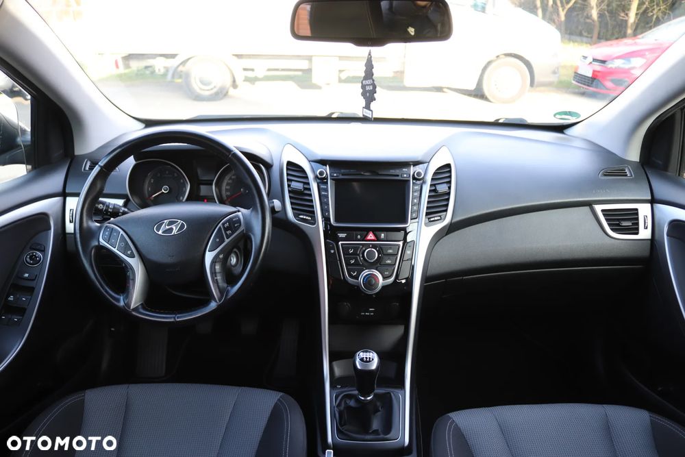 Hyundai i30 blue Kombi 1.6 GDi YES Gold - 28