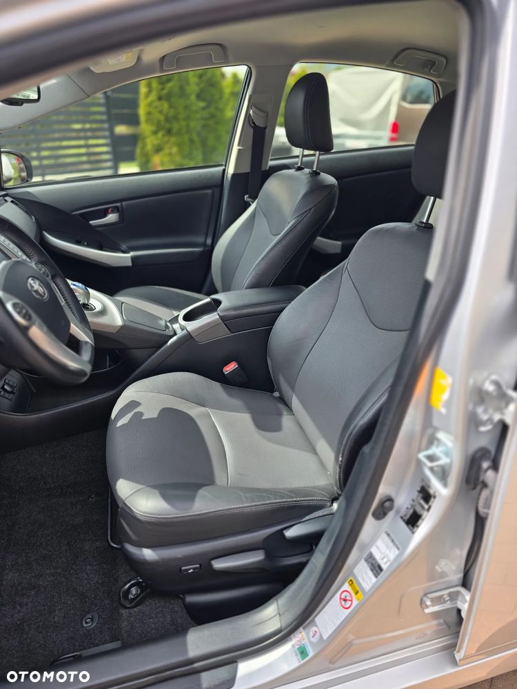 Toyota Prius 1.8 HSD Prestige - 6