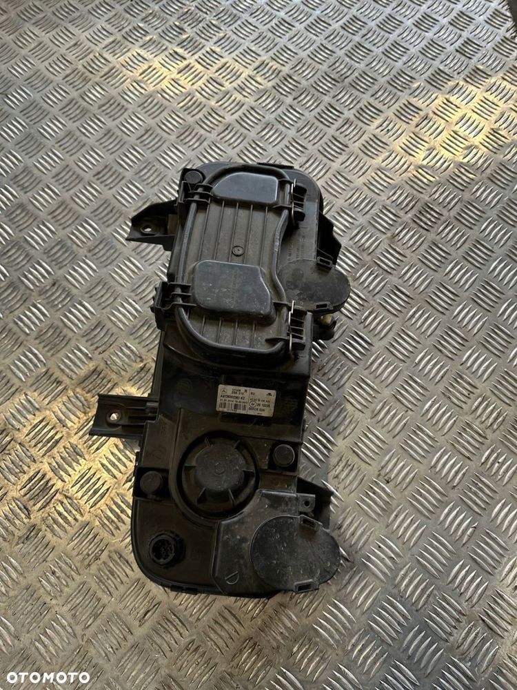 LAMPA REFLEKTOR PRAWY MERCEDES ATEGO A9738202361 - 4