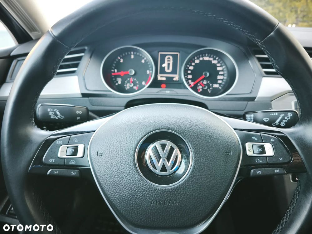 Volkswagen Passat - 19