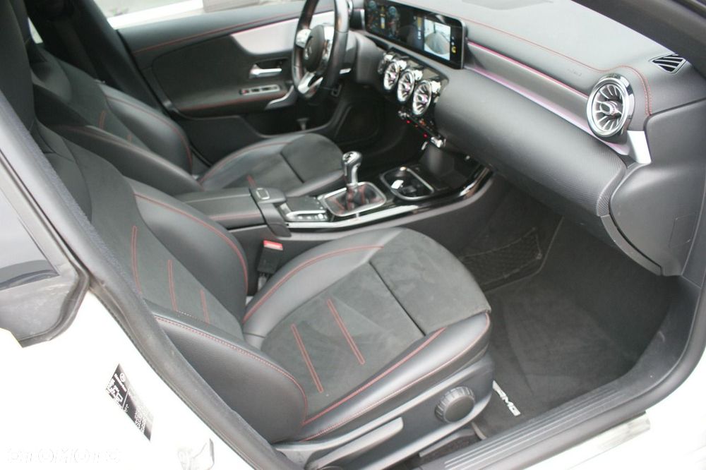 Mercedes-Benz CLA - 13