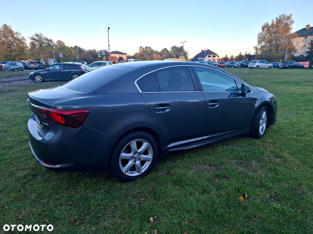 Toyota Avensis 2017 photo 5