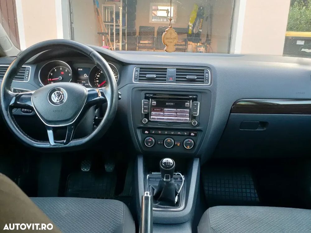 Volkswagen Jetta 1.2 TSI BlueMotion Technology Comfortline - 2