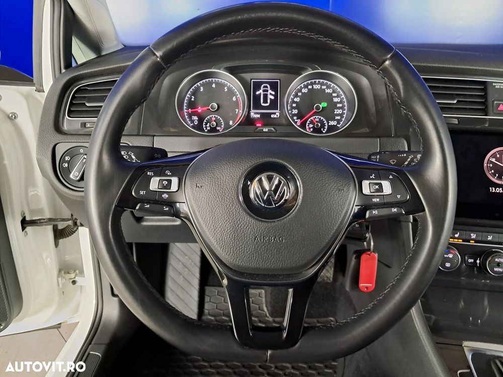 Volkswagen Golf - 8