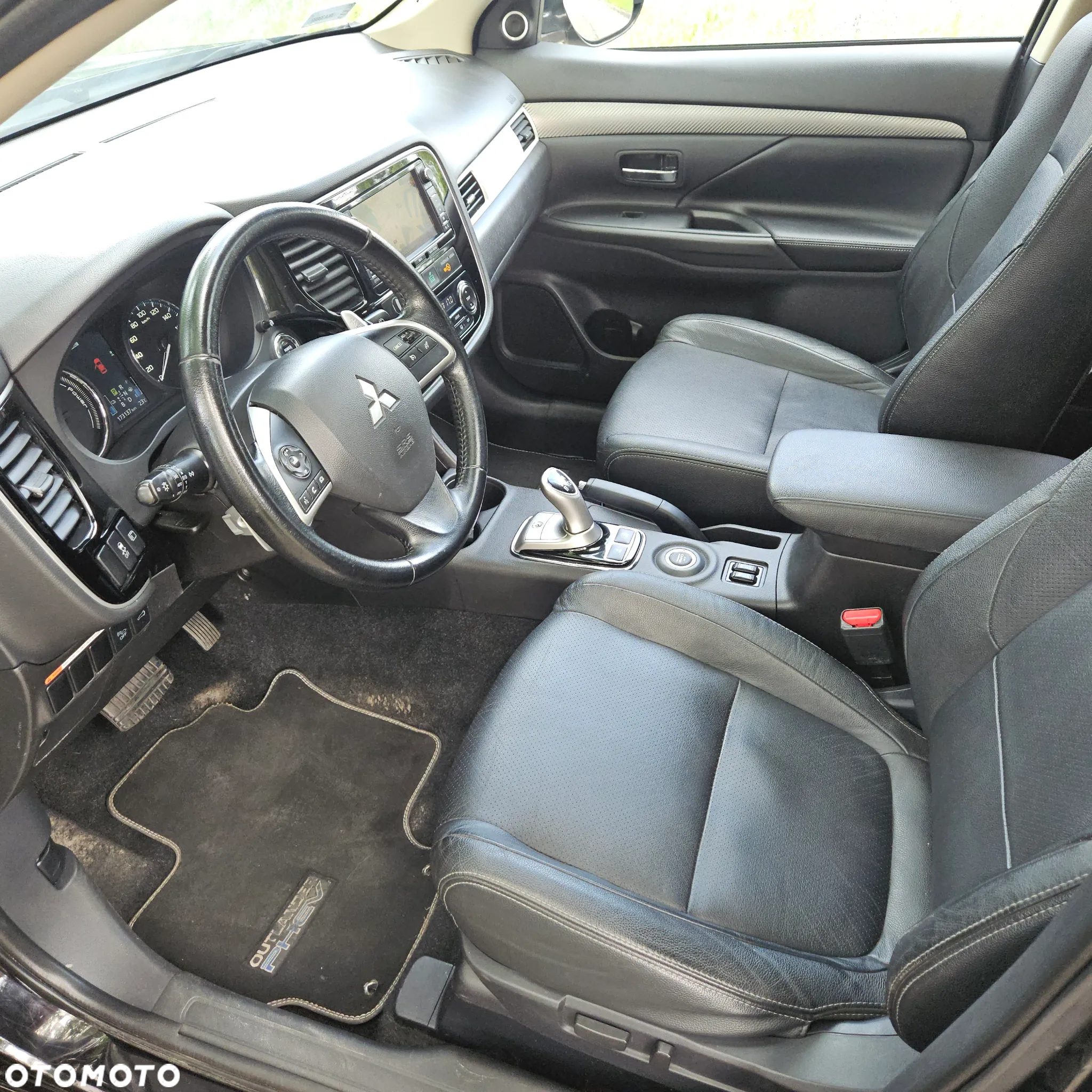 Mitsubishi Outlander 2.0 4WD Plug-In Hybrid Top - 14