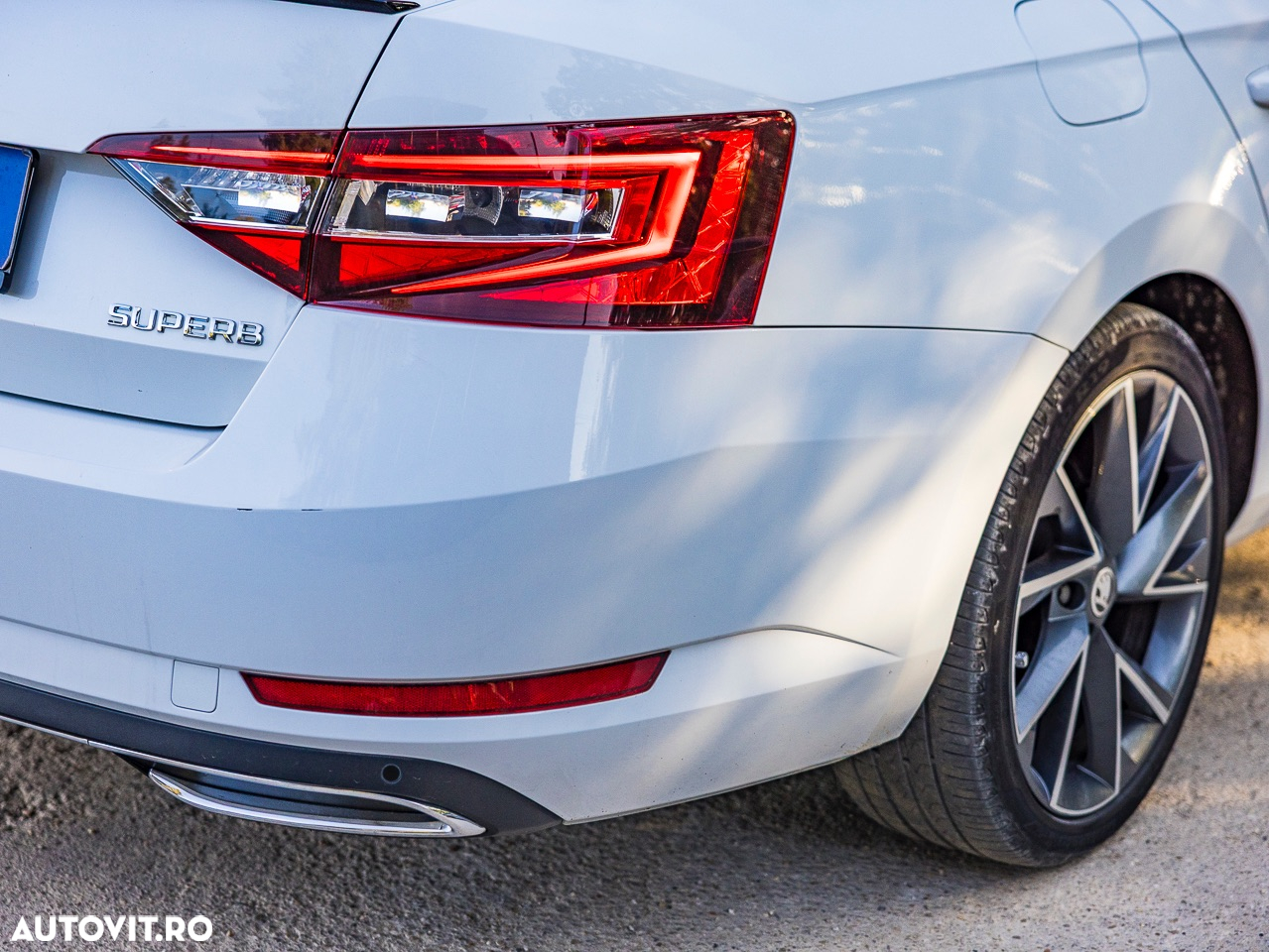 Skoda Superb 2.0 TDI DSG Sportline - 28