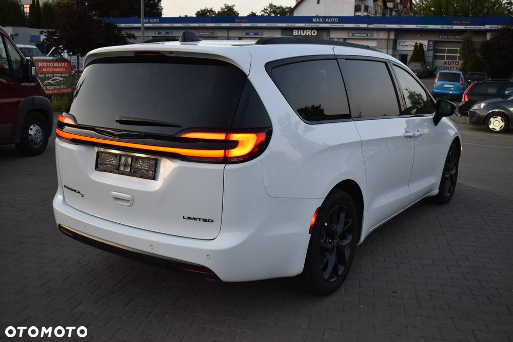 Chrysler Pacifica - 5