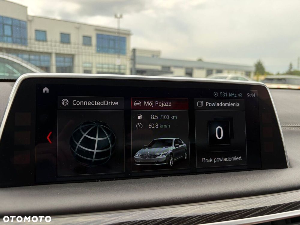BMW Seria 7 - 32
