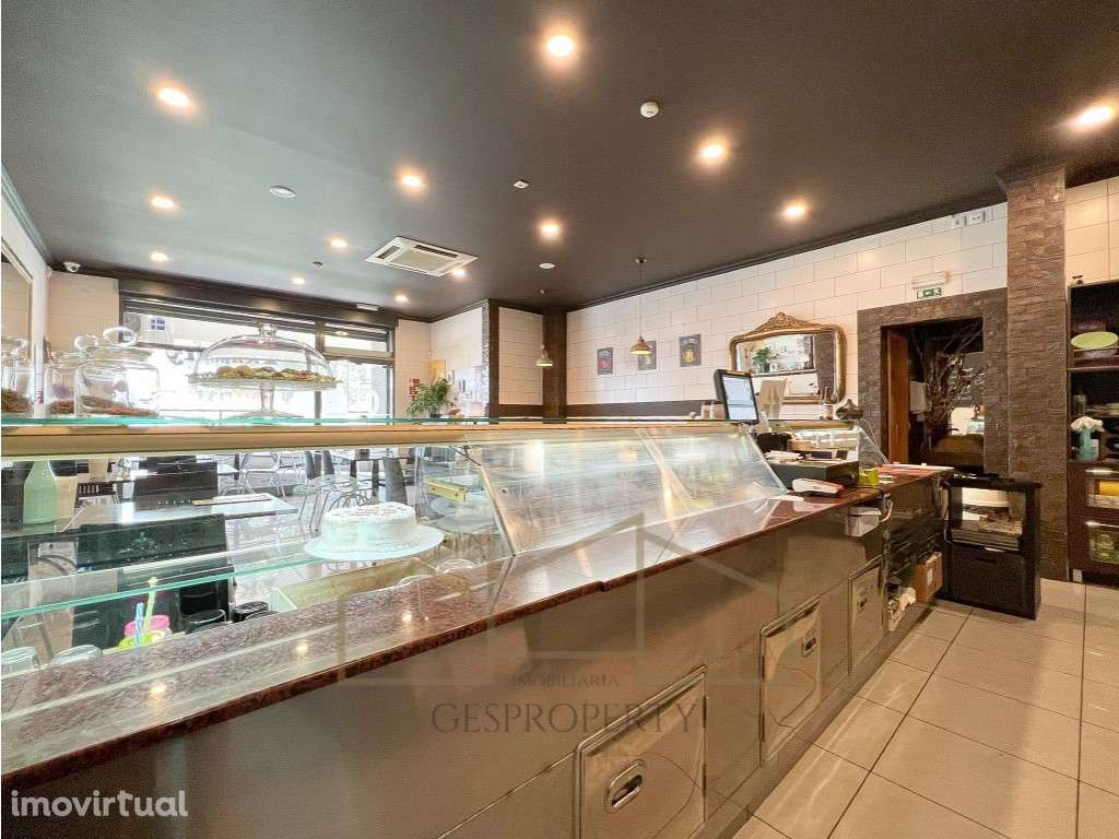 Espaço Comercial na Quinta do Bom Retiro - Sobreda - Grande imagem: 2/25