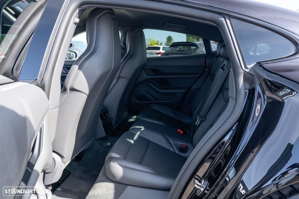 Porsche Taycan 4S - 18