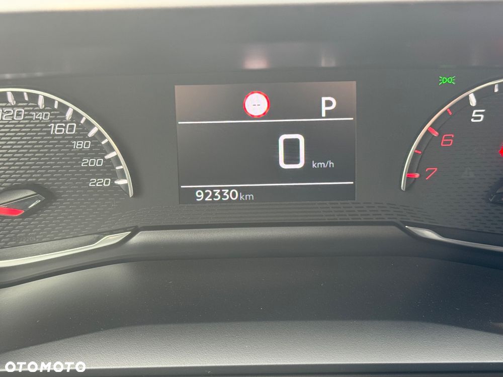 Peugeot 2008 1.2 PureTech Active S&S EAT8 - 24